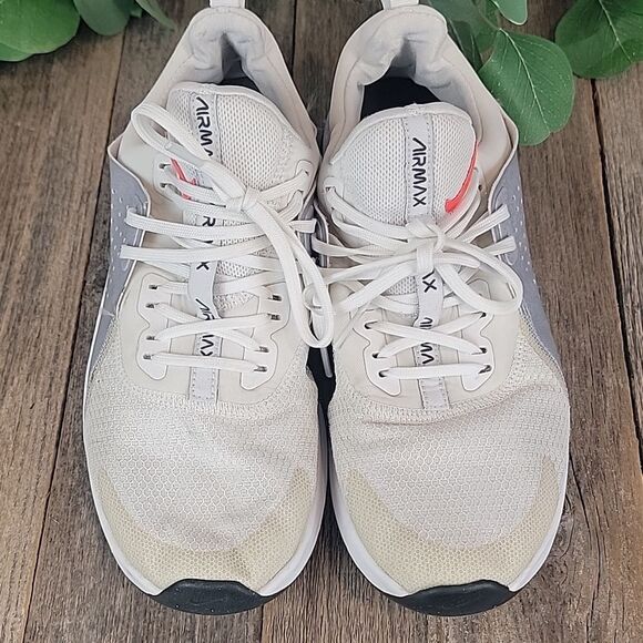 Nike women's Air Max Bella running shoe Size 8.5 - Picture 2 of 10